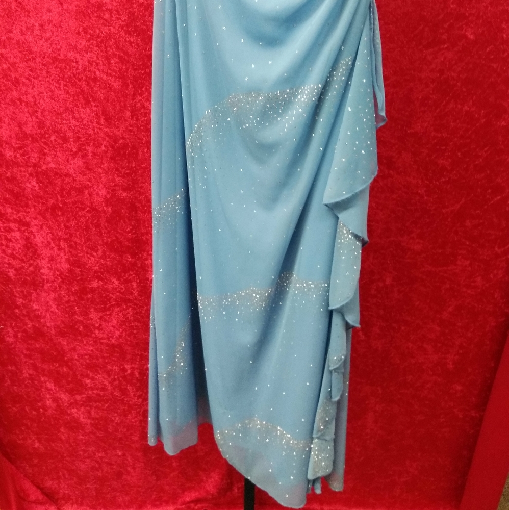 Dresses - Picture 3 of 4